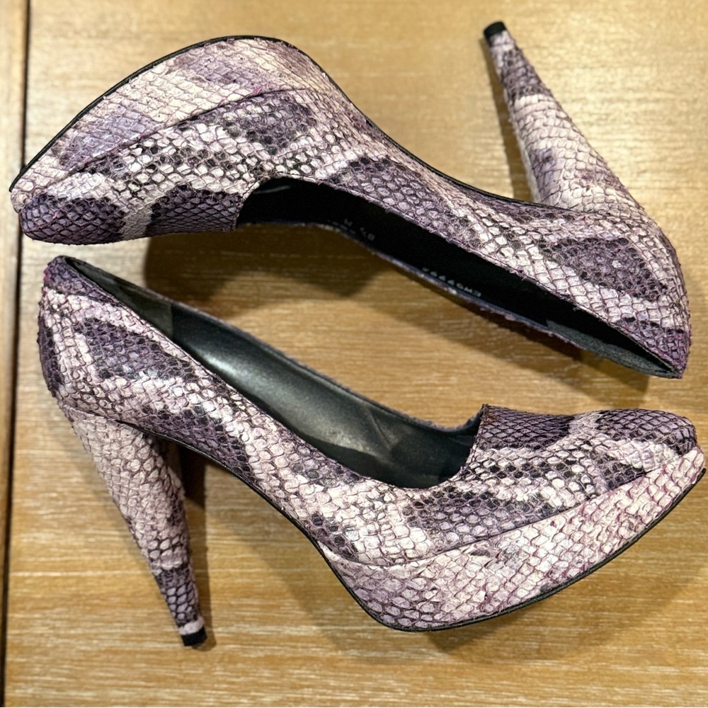 Stuart Weitzman Snakeskin Print Heels Purple‎ Round Toe Platform Size 8.5 - Picture 5 of 14